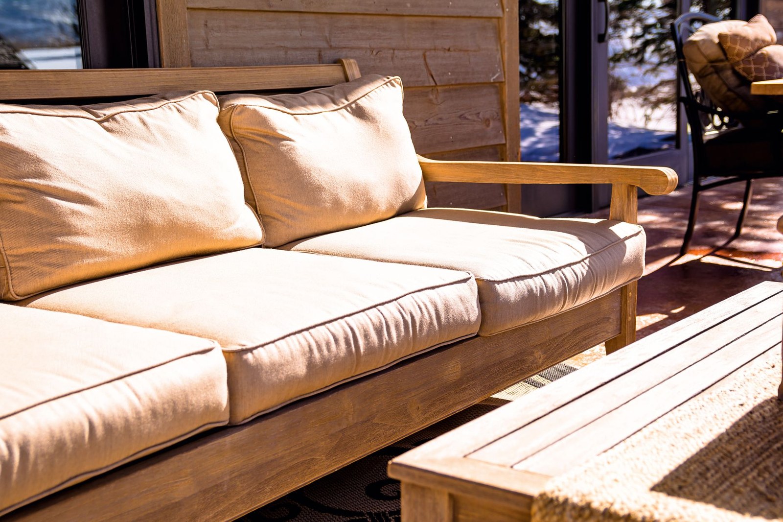 Commercial Outdoor Furniture MOQ: Complete Negotiation Guide — SOLAIREVA commercial outdoor furniture