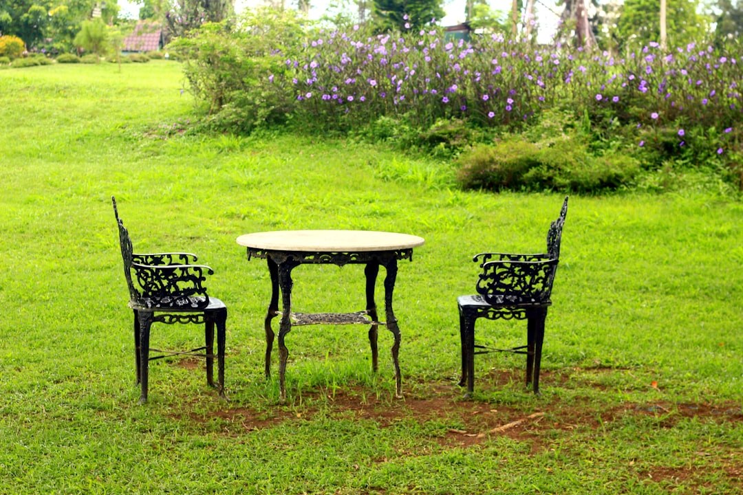 Commercial outdoor furniture suppliers compared: factory vs trading company vs marketplace