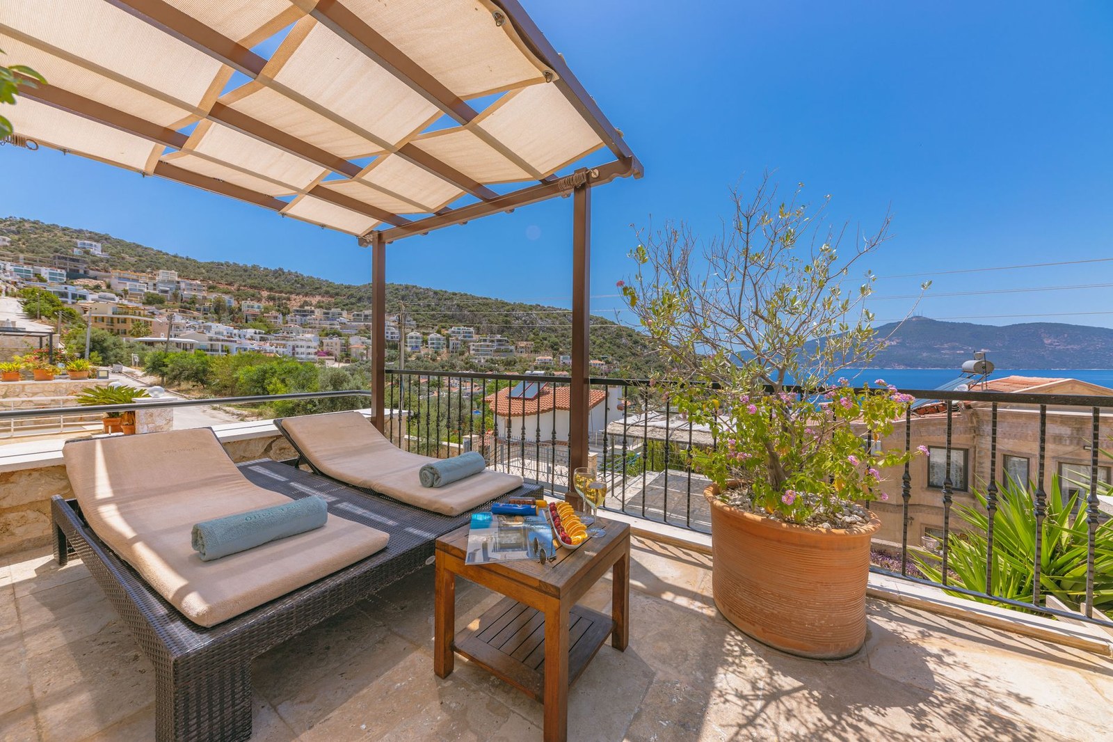 Hotel outdoor furniture procurement checklist